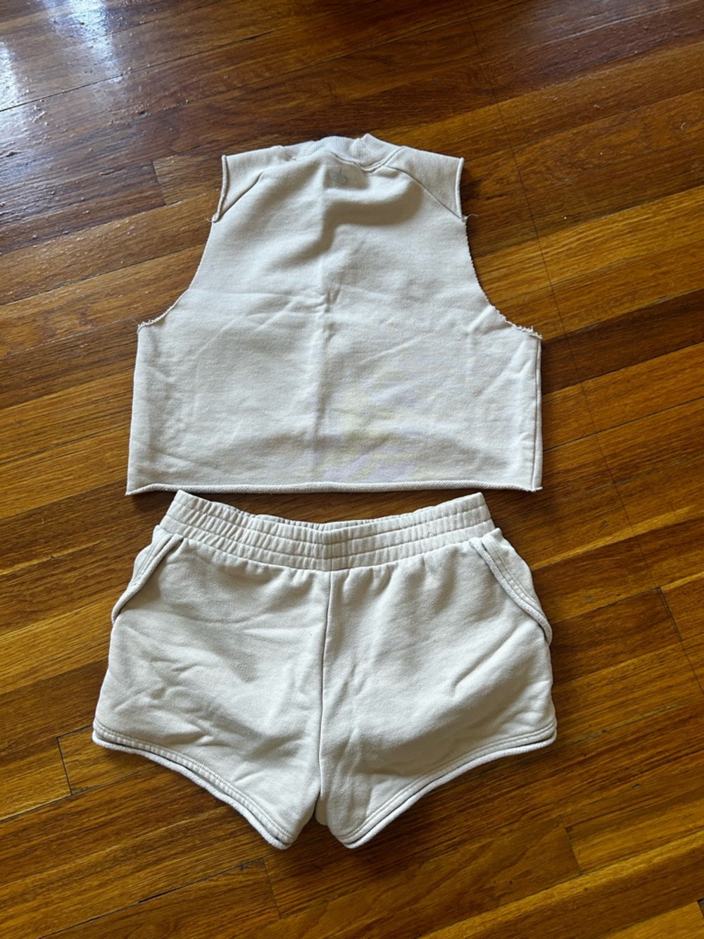 Alo  Neutral Set - Light Beige size small - Picture 2 of 5